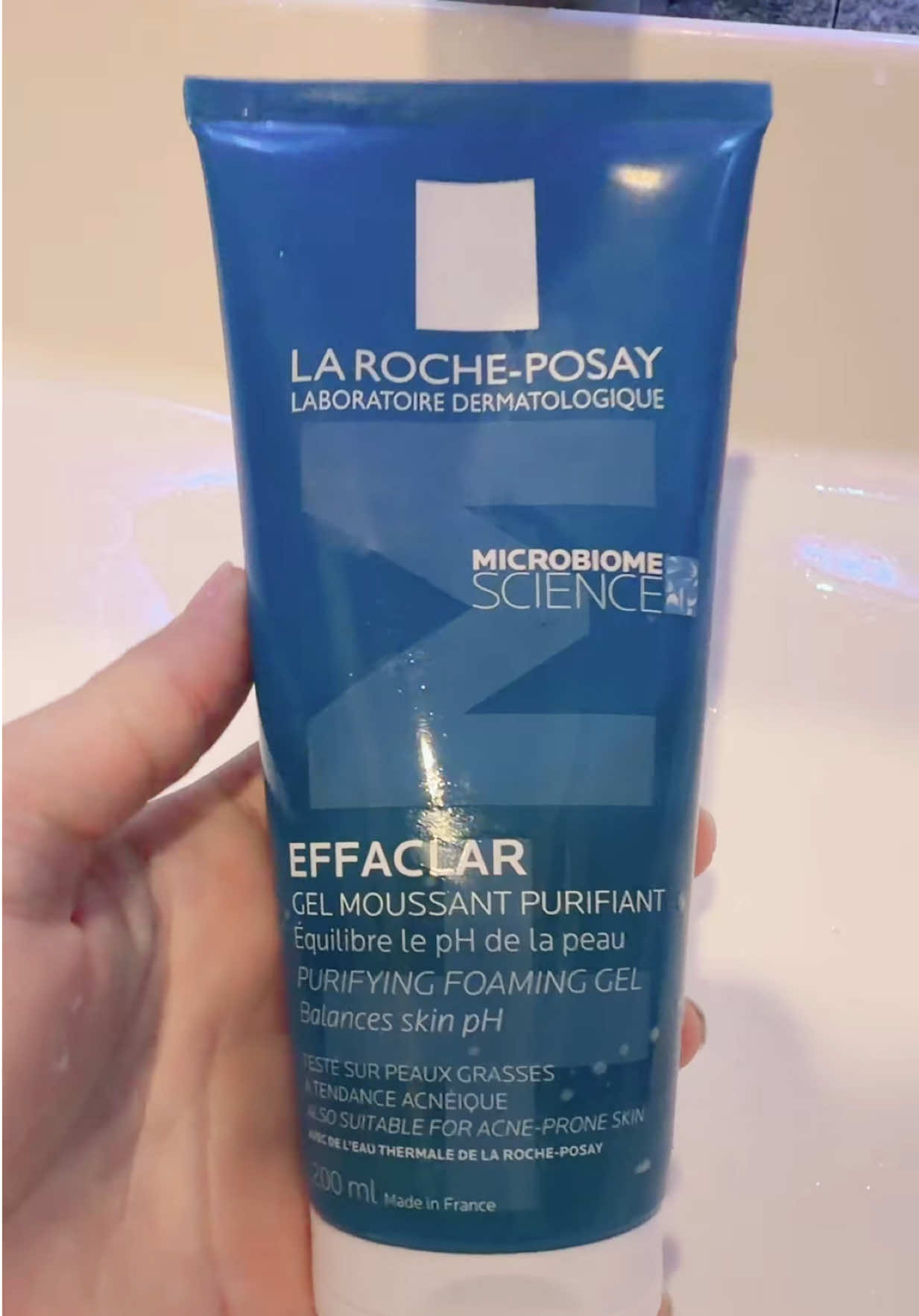 Gel rửa mặt La Roche Posay - Làm sạch bụi bẩn dầu thừa trên da - Kết cấu Gel dịu nhẹ tạo cảm giác sạch thoáng sau khi xử dụng Phù hợp cho chu trình chăm sóc da hằng Ngày #larocheposay #gelruamat #chamsocda #lamdepmoingay #hasaki
