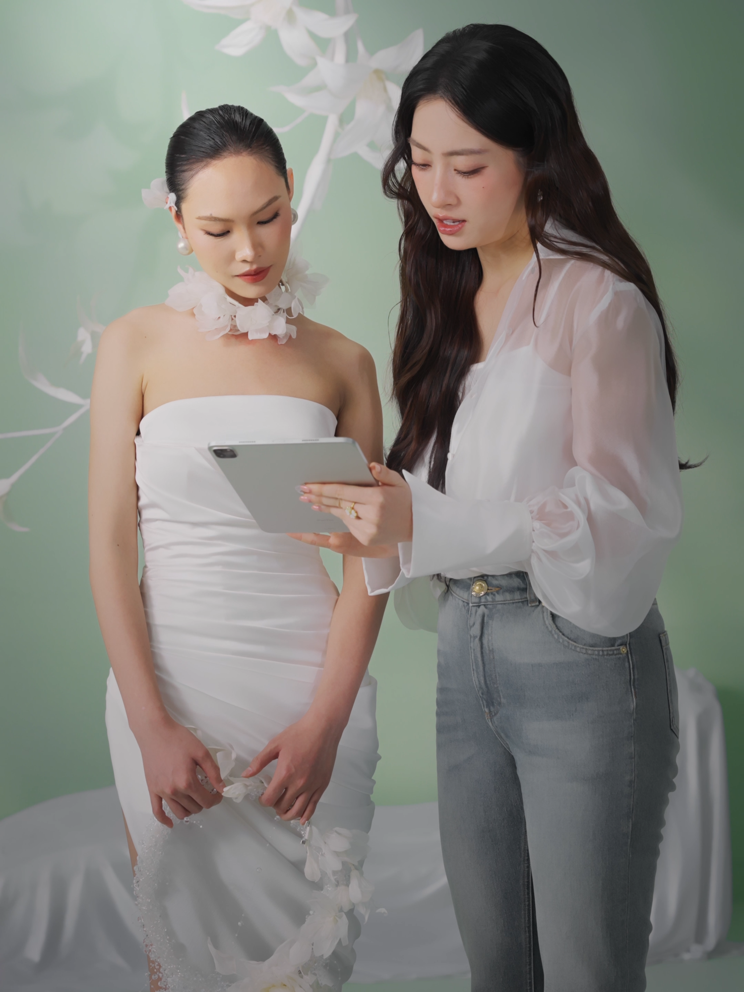 ✨ A NEW SEASON IS BLOOMING SOON ✨ Một thiết kế của Lumie chưa bao giờ bắt đầu từ riêng một chiếc váy. Nó bắt đầu từ cảm hứng, những bản sketch còn dang dở, những lần chọn vải dưới ánh đèn rất khuya, những lần chỉnh sửa từng đường cắt thật nhỏ để mọi thứ tôn lên đường nét cơ thể một cách tự nhiên nhất. Đằng sau mỗi thiết kế là rất nhiều đôi tay, rất nhiều sự kiên nhẫn và khát khao muốn tôn vinh nét đẹp của người phụ nữ. Lumie chọn đi chậm hơn một chút để mỗi thiết kế khi đến tay bạn đều mang theo sự chân thành trọn vẹn nhất. — The Art of Becoming. #LumieConcepts #SoulfullyGraces #TheArtofBecoming #InHerSeason