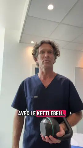 La mobilisation des omoplates sur le thorax est indispensable pour la bonne santé des épaules. Les stabilisateurs d’omoplates permettent de solidifier et de protéger les épaules en travaillant correctement et vont avoir tendance à emmener le corps en position d’ouverture. Nous protégeons ainsi les petits muscles de la coiffe des rotateurs qui sont très fragiles. Pensez toujours à redresser le buste et rester un peu cambré pour protéger les disques 🙂#epaules #muscles #kine#muscu #coiffe 