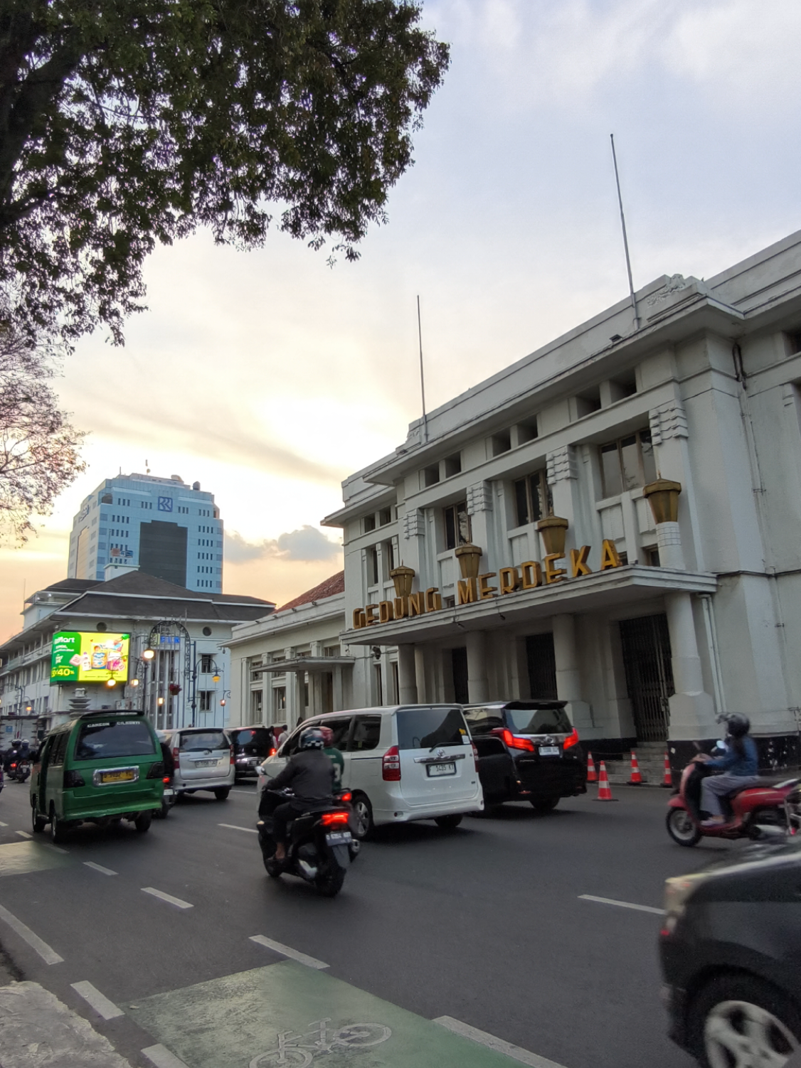 bandung vibes sore ini, adem ya?🫠🥺#sesipotret #bandunggeulis #bandunginfo #bandung #bandungaesthetic 