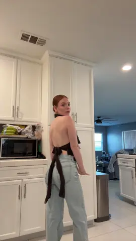 I love backless tops 