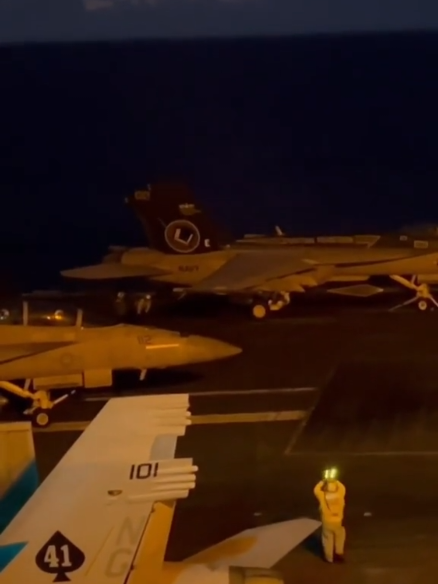 #military #usa #navy #aircraftcarrier #flightdeck 