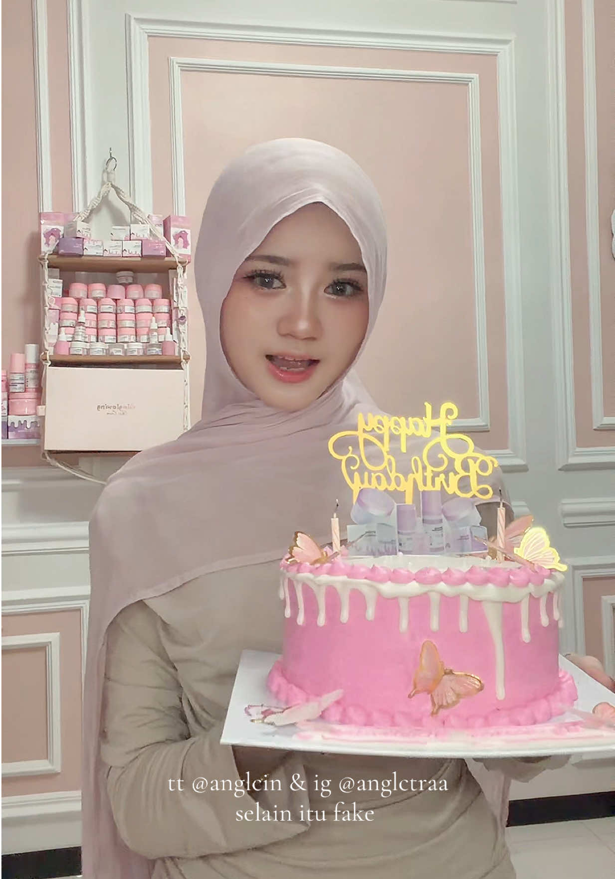 thank uu so much cake nya ibu ownerr sukses and berkah slaluu💕💕@Owner Gloglowing @GloglowingOfficial 
