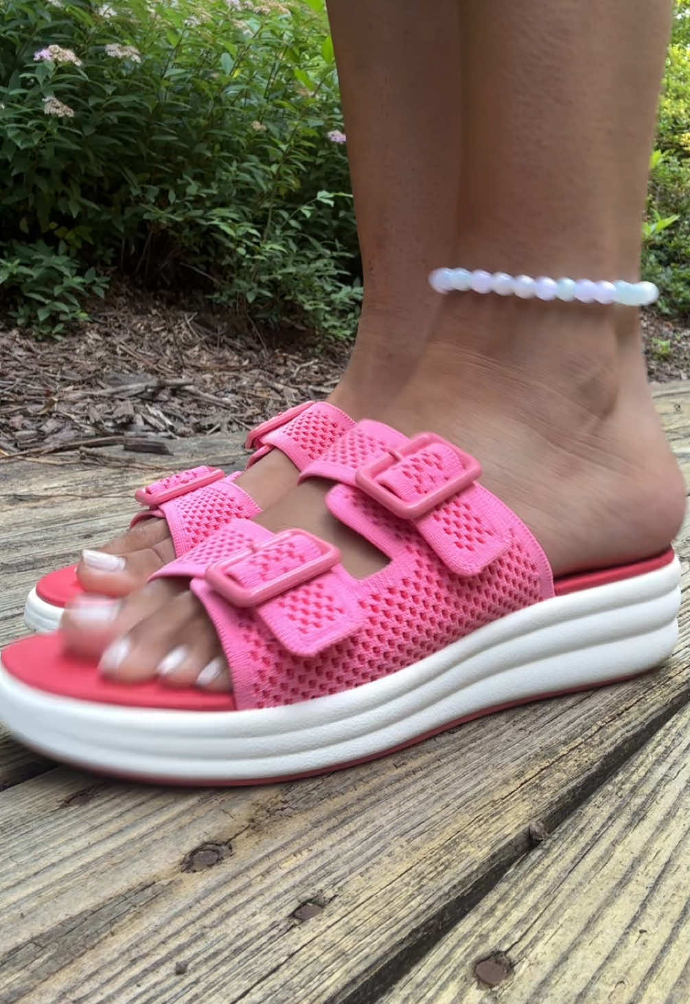 Cushioned comfy summer sandals #summersandals #womenssandals #comfysandals #QVCSuperBrandDay #dealsforyoudays 