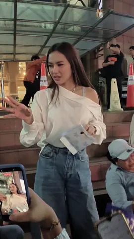 Terima kasih Lini, ketemu terus nih sama ibu yang baik hati, ramah dan tidak sombong. Sampai berjumpa kembali Mahalini @Mahalini Raharja #mahalini #mahaliniraharja 