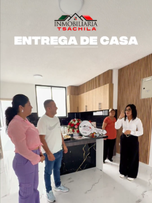 🏡✨ Un sueño más hecho realidad. Hoy entregamos las llaves de su nuevo hogar a una familia que confió en nosotros para dar este gran paso. Ver la felicidad de nuestros clientes es la mayor recompensa y nos motiva a seguir ayudando a más familias a cumplir el sueño de tener casa propia. 🔑❤️ ¡Felicitaciones por esta nueva etapa! Que este hogar se llene de momentos inolvidables, amor y prosperidad. 📲 Contáctanos: 0994471145 #TuNuevoHogar #SantoDomingo #santodomingo  #parati