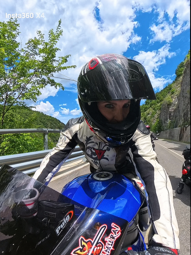Go go go!!!!! #valesamurai_r6 #bikergirl #bikeride #time 