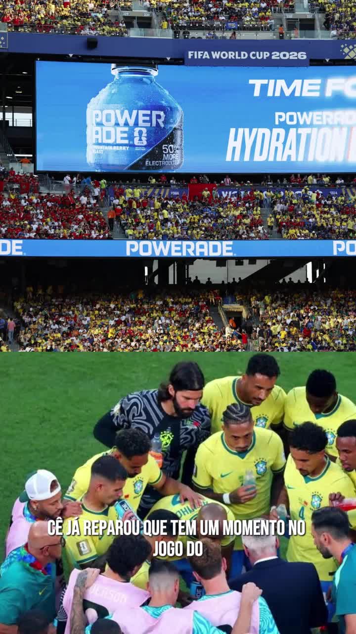 Você assistiu ao jogo e não percebeu que foi impactado por uma das jogadas de marketing mais inteligentes da Copa. Toda vez que rola o Hydration Break — aquela pausa para hidratação no meio do tempo — todos os LEDs do estádio mudam para PowerAde. A garrafinha que os atletas usam? Azul. PowerAde. A FIFA tem 90 minutos de jogo e pouquíssimas janelas para dar visibilidade aos patrocinadores. Então quando surge uma oportunidade, a resposta é simples: bora faturar. E é exatamente isso que você deveria estar fazendo no seu negócio. Toda pausa tem potencial. Todo momento tem uma janela. A pergunta é se você tá enxergando as suas. A Copa do Mundo é um curso de marketing ao vivo. É só prestar atenção.