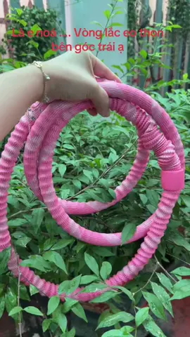 🔥 Muốn eo thon hơn? Đừng chỉ ngồi nghĩ, hãy đứng lên lắc vòng ngay hôm nay! 💃 Vòng lắc eo lò xo dễ sử dụng, phù hợp để vận động tại nhà mỗi ngày. Chỉ cần dành chút thời gian tập luyện đều đặn, bạn có thể cảm nhận cơ thể linh hoạt hơn và thêm động lực chăm sóc vóc dáng. ✨ Thiết kế gọn nhẹ, dễ mang theo. ✨ Dễ tập cho người mới bắt đầu. ✨ Đồng hành cùng hành trình yêu cơ thể của mình nhé #vonglaceohazufitness #eothon #vonglacloxo #yeubanthan #cucleriview 