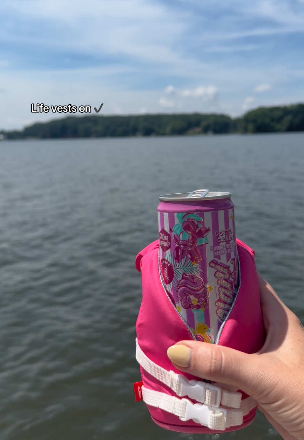 @Puffin Drinkwear Protecting my cutie @Alani Nutrition #lake #boatday #energydrink #lakeday #cute