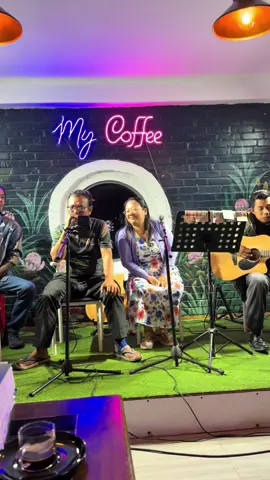 # လူတကာဘေးမဲ့ပေးထားတဲ့ငါ့ကို အကြင်နာထားပြီးမင်းချစ်ရဲတယ်##