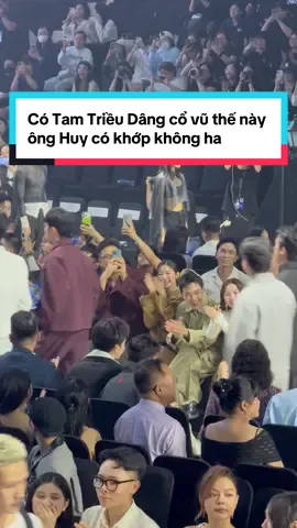 Có Tam Triều Dâng cổ vũ thế này ông Huy có khớp không ha#thamdoshowbiz #aquafinavietnaminternationalfashionweek #vodiengiahuy #tamtrieudang #tranngocvang 