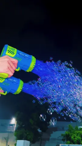 Would your little one choose bubbles over tablets all summer?#bubblegun #noscreentime #parenthacks #summertoyforkids #fyp 