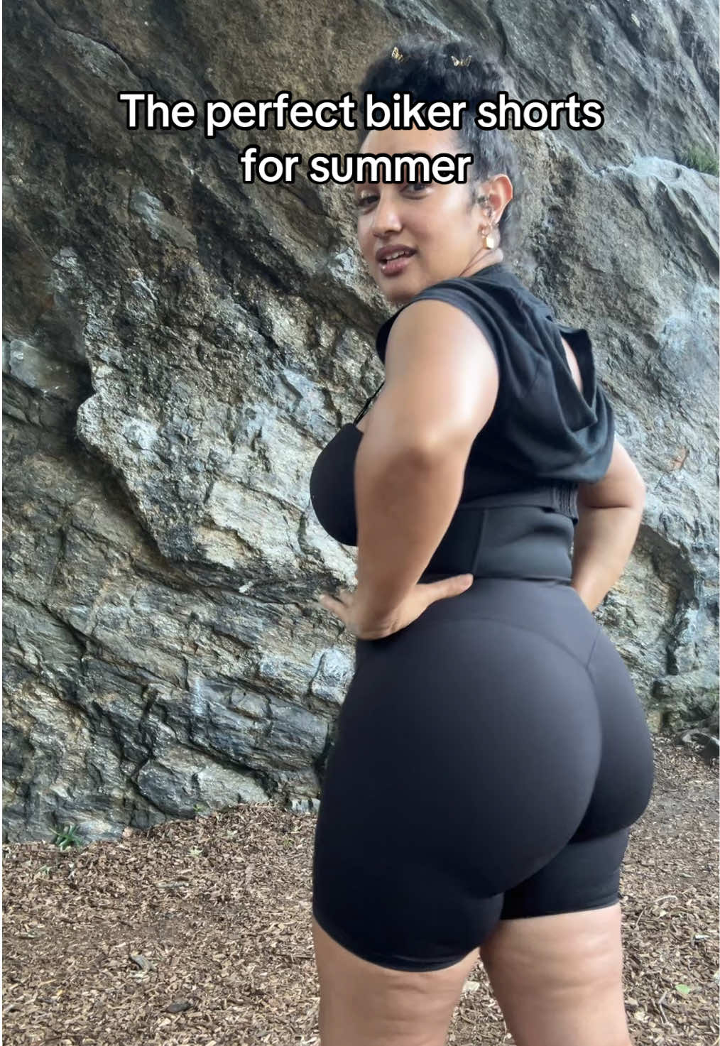 Maybe I should get the blue 🤔 #DFYD #CurvyFashion 