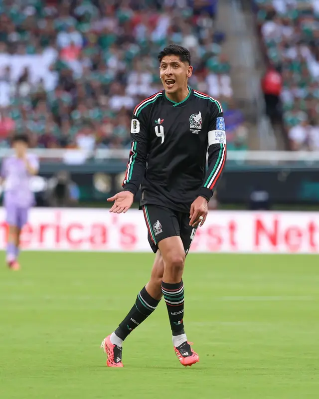 Con 28 años y 237 días, @Edson Alvarez es el capitán más joven de #México en un partido de Copa del Mundo desde que #RafaMárquez portó el gafete en Alemania 2006, tenía 27 años y 131 días.  #SomosMéxico #seleccionmexicana #edsonalvarez 