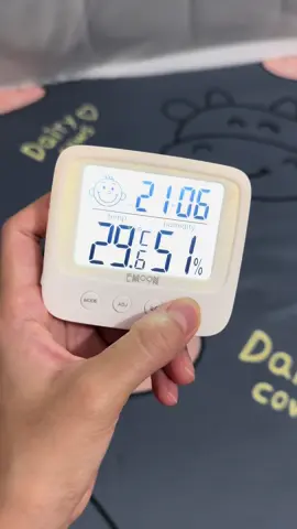 Thật may mắn vì mình biết đến máy đo nhiệt độ, độ ẩm phòng này sớm để điều chỉnh nhiệt độ phù hợp với embe nhà mình Giúp con thoải mái, khoẻ mạnh và dễ chịu hơn Nhà nào có con nhỏ bố mẹ nhất định phải sắm 1 em nhiệt kế ẩm này nha, tiện lợi lắm ạ #nhietkeamchobe #nhietkechobe #nhietkephongchobe #nhietkedientu 
