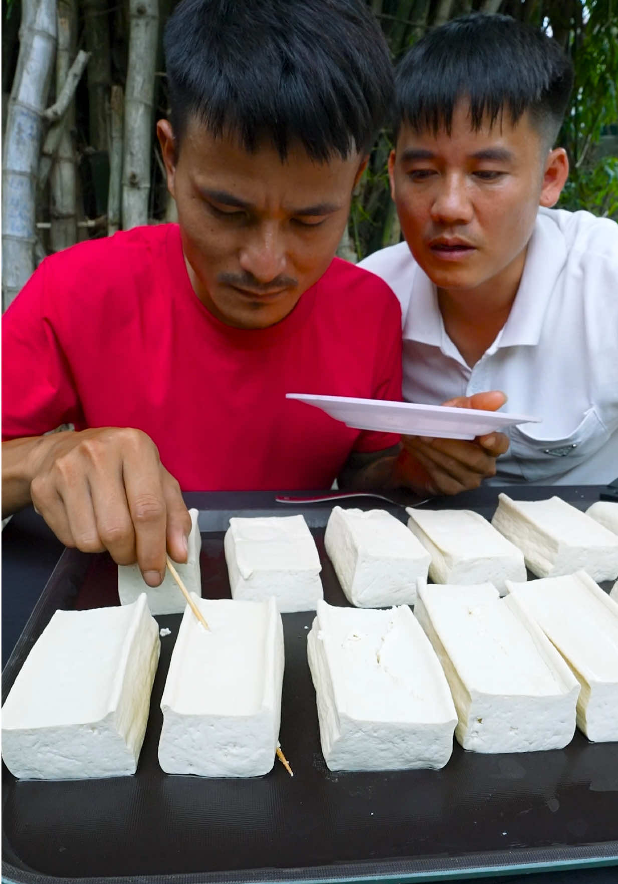 Thử Thách Dùng Cây Tăm Nhấc Cái Đậu Lên Cao Không Vỡ Không Dụng Cụ#hungvlog 