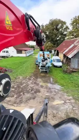10.500 € für diesen alten Mähdrescher... würdet ihr den Auftrag annehmen ?  #handwerk #bagger #heimwerker #Baustelle #altmetal 