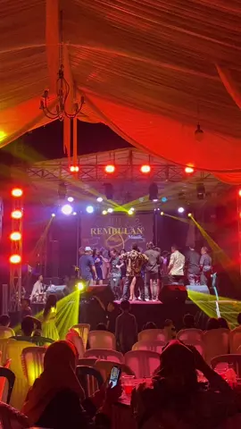 Menyewakan sound, panggung, lighting, organ tunggal paket lengkap. Lokasi Cikampek karawang