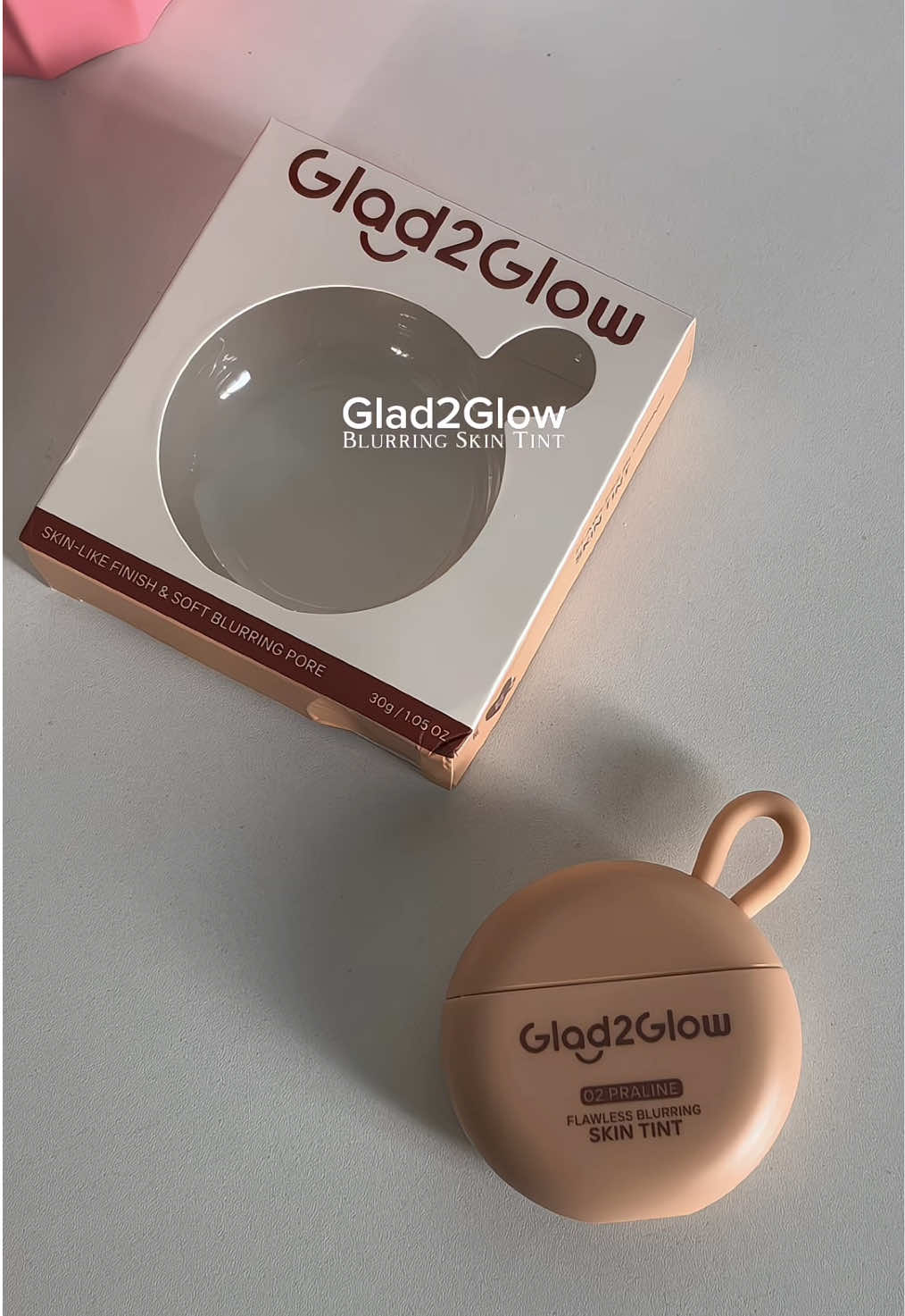 The base that makes my skin look effortlessly put together — Glad2Glow Skin Tint. ✨ @Glad2Glow.ph  #glad2glow #glad2glowskintint #skintint #makeup #dailymakeup 