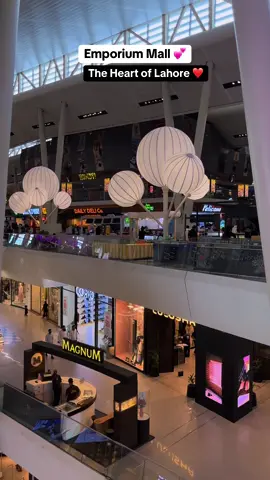 Kis kis ka fvrt place hai ye? #foryou #lahoreonthesky #viralvideo #videos #lahorepakistan 