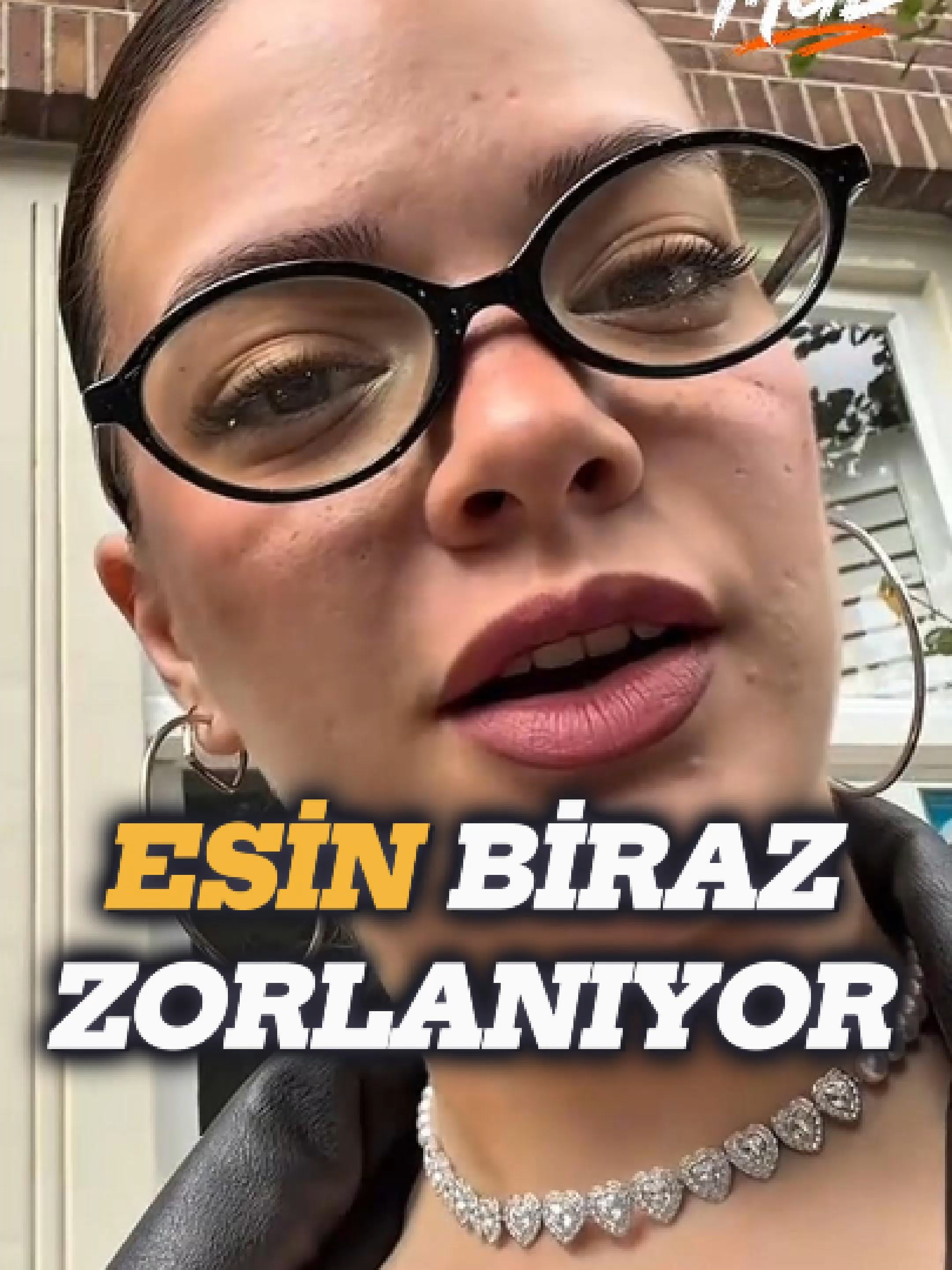 Mina'nın arabasını ayağı ezmiş 👀💛 #manifestgirls #manifam #manifest #esinbahat #amsterdam #vlog #komikanlar #fyp #viral