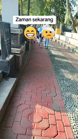 Yang keluar malah sapu lidi