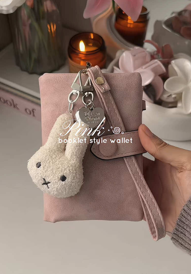 Pink fluffy wallet! 💗 banyak sgt cards and duit boleh masukk. Bila pegang lembut je 🦢  #wallet #walletforwomen #dompet #dompetmurah #cardholder 