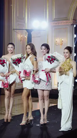 Chúc mừng Top 3 thí sinh nhận được nhiều sự yêu mến nhất trong phần thi Best Profile Picture tại Miss Grand Vietnam 2026: ✨ Nguyễn Diệu Huyền – Tuyên Quang ✨ Ngô Bảo Ngọc – TP. Hồ Chí Minh ✨ Lê Thị Trang – Thanh Hóa Với cương vị là Nhà tài trợ Kim cương Nâng tầm nhan sắc Miss Grand VN 2026 – Hệ thống Phòng khám Shinhan Beauty Center và Nhà tài trợ Vàng Dược mỹ phẩm Shinique, Alice đã gửi tặng mỗi thí sinh: 🎁 01 Set mỹ phẩm chăm sóc da cao cấp từ Shinique (trị giá hơn 10 triệu đồng) 🎁 01 Voucher làm đẹp các liệu trình làm đẹp tại Shinhan Beauty Center trị giá 20 triệu đồng. Alice hy vọng món quà nhỏ này sẽ tiếp thêm sự tự tin để các em luôn giữ vững phong độ, tỏa sáng với phiên bản rực rỡ nhất của chính mình và bứt phá trong những chặng đường sắp tới. Chúc các em sẽ có một hành trình thật đáng nhớ tại Miss Grand Vietnam 2026! ❤️ #AliceHoanCao #CEOCaoHoan #MissGrandVietnam2026 #BestProfilePicture #ShinhanBeautyCenter