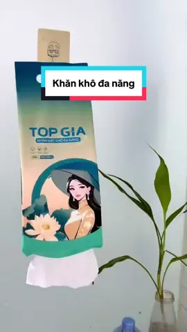 🔥 1 BỊCH XÀI 3 THÁNG CHƯA HẾT? Khăn mặt khô TopGia Sắc Việt - Vừa rẻ, vừa dai, lau mặt cực thích! 🔥 Bái bai chiếc khăn mặt đầy vi khuẩn đi các bác ơi, chân ái decor nhà tắm và cứu tinh cho làn da mụn là đây chứ đâu! Khăn khô đa năng Sắc Việt TopGia làm từ 100% sợi Viscose thiên nhiên, dập vân ngọc trai siêu dày dặn, thấm hút cực đỉnh chỉ trong 2 giây mà không hề bị mủn rách hay xơ bông. Thiết kế bịch siêu to 200 tờ rút treo tường cực tiện, lau mặt xong gom lại lau bàn lau gương chuẩn 