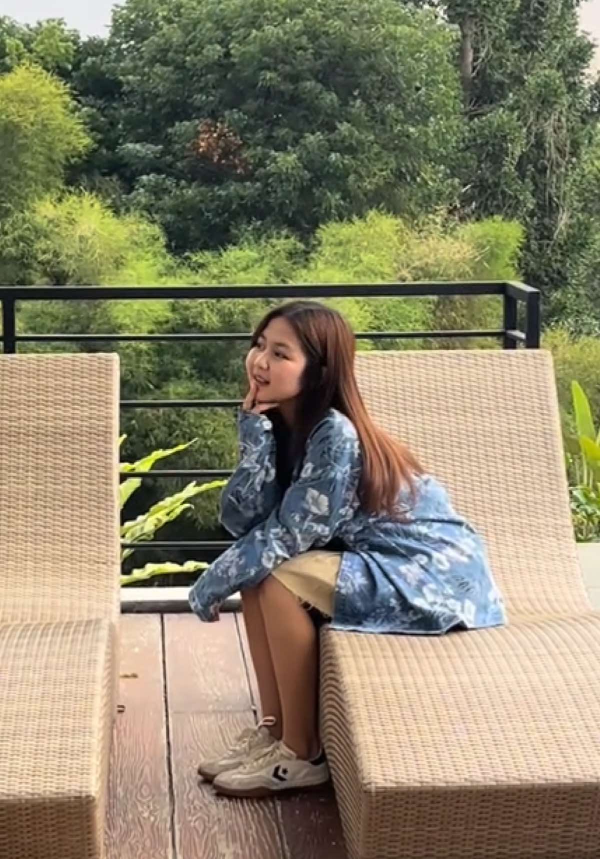 🤫 Gessss sini siniii chico spil single perdana chico yg akan segera luanching yaaa…. Yang lgi jatuh cinta dengerin dah tpi jgn senyum senyum sendiri yaa kayak chico 🤭🫠 Gimana menurut klean ???? @Hapesindo Record 