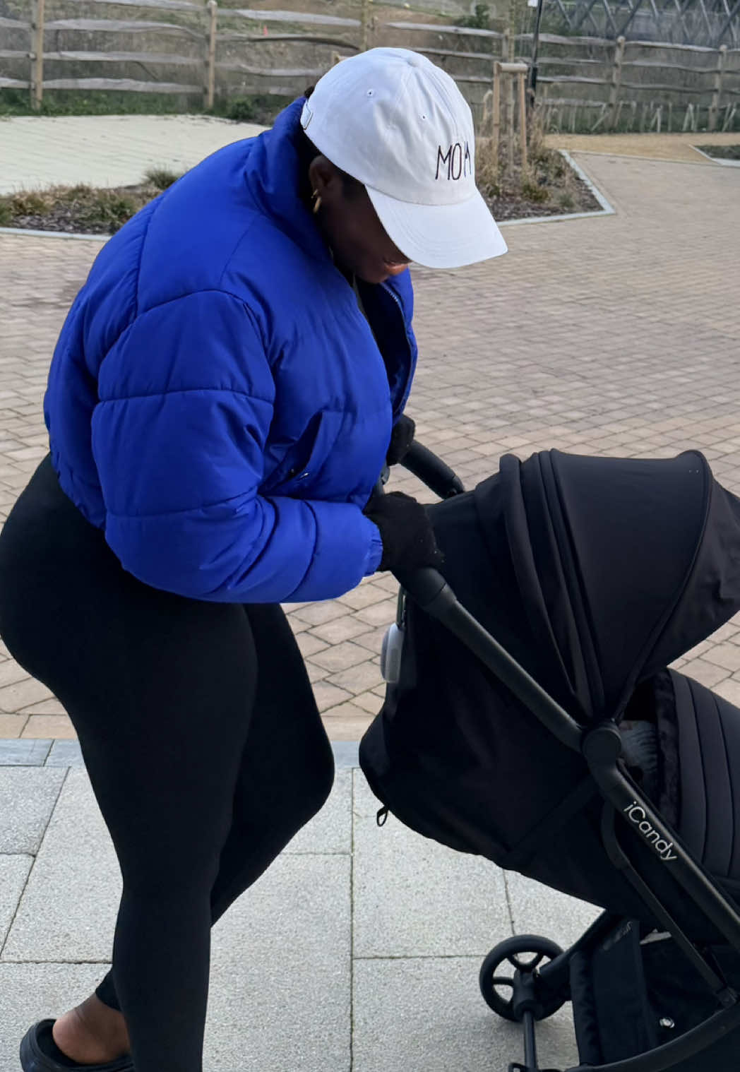 Hot mum walk is a thing right? I did not make it up right? Unboxing my baby’s Icandy Pip stroller  taking my baby on her first ride in her icandy PIP stroller @iCandy World @MomcozyUK  #hotmumwalk #unboxingstroller #babystroller #icandypip #icandy 