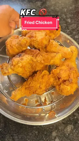 जुसी Fried चिकेन 🍗  ❇️ Ingredients used  Chicken 🍗 - 1 kg . Water 💦- 1 ltr Coriander seeds - 1.5 tbsp Thyme - 1 tbsp Black pepper - 1 tbsp Sugar - 1 tbsp Salt - 2 tbsp Coriander leaves 🍃 Garlic  Peeled Lemon 🍋  . All purpose flour (Maida) - 1.5 cup Corn starch - 1/2 cup Garlic powder - 1.5 tbsp Ginger powder- 1 tbsp Onion powder- 1 tbsp Paprika - 1.5 tbsp Thyme - 1 tbsp #friedchicken #kfc #pakaukhau #whattocook #tiktokvlog 
