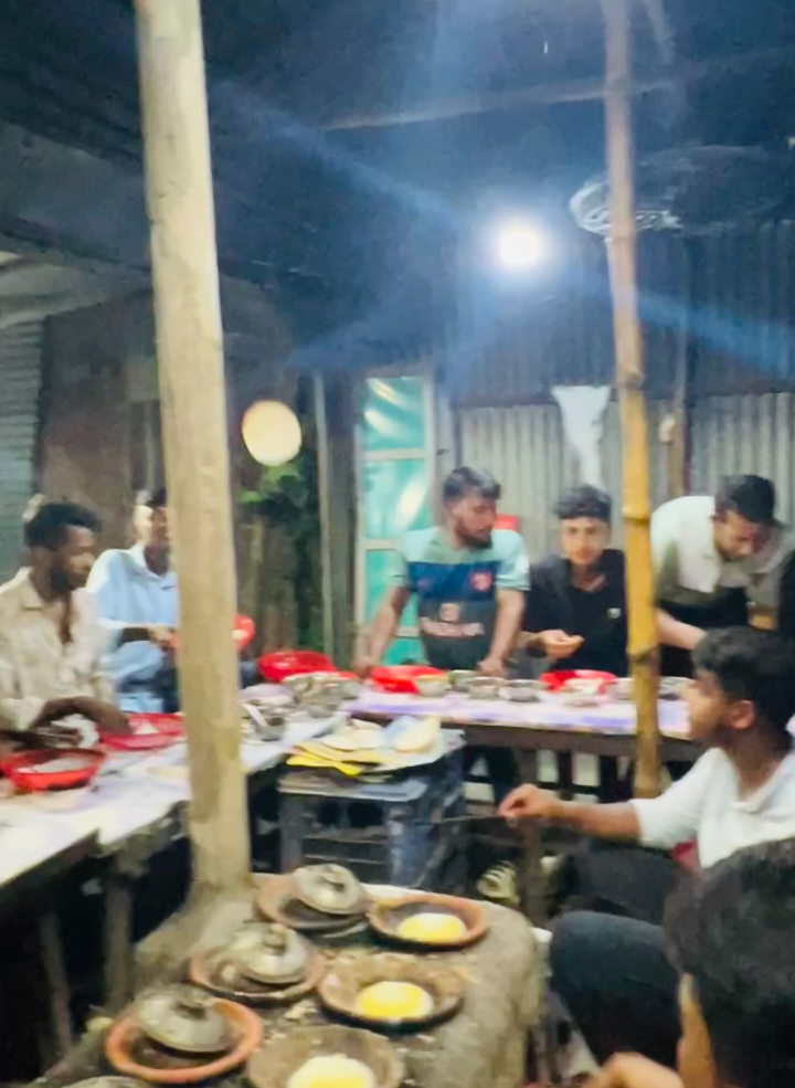 কে কে খাইছো  বাইরাল উড়ন্ত পিঠা 😋 #evryone #lika  #froyou #video  #saiful590 
