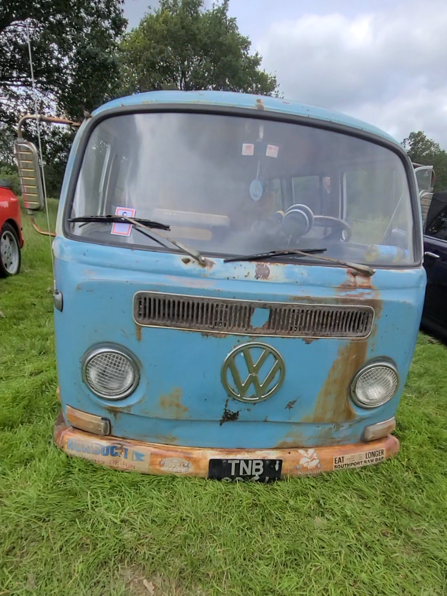 Lowered air-cooled 1971 VW T2 Bus 🩵🔥 You just found the coolest rusty boi on the field 🔥 #vw #ratrodsoftiktok  #aircooled #vanlife #carshow 