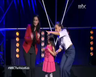 ومن هون كانت البداية ✨ أول أداء لساري على مسرح ذا فويس كيدز 🎶  بداية صوت قدر يوصل للقلوب 🤍🎤 والأربعاء الموعد مع النهائي 💙🎤 كل التوفيق إلك وإن شاء الله يكون الفوز من نصيبك 🫶@sari_alsalibe_official 💪