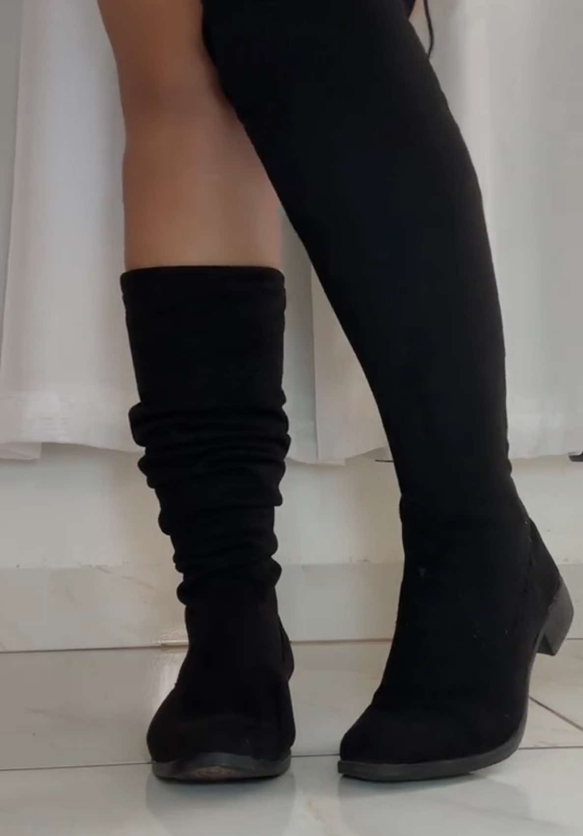 Cano alto ou cano curto essa bota vai te proporcionar vários looks #bota #botaover #botapreta 
