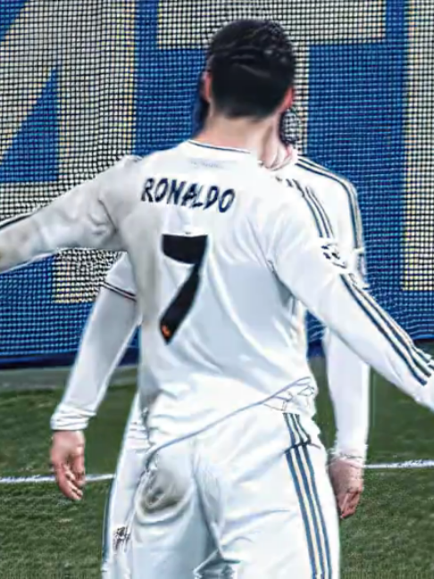 white kit 😍🔥 #cristianoronaldo #edit #fy #aftereffects #football #ronaldo #promo #reverse #phonk