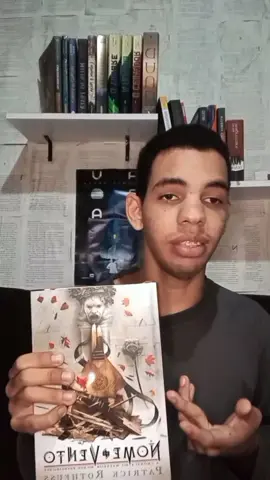 alguém me ajuda  #BookTok #creatorsearchinsights #booktokbrasil #onomedovento #livrofantasia 