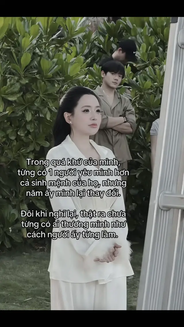Quá khứ chỉ là quá khứ Không trách ai cả khi năm ây ta còn quá trẻ...