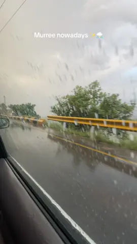 Murree's weather 🙂‍↔️ #murree #murreeweather #rain #murreehills #murreeinsummers 