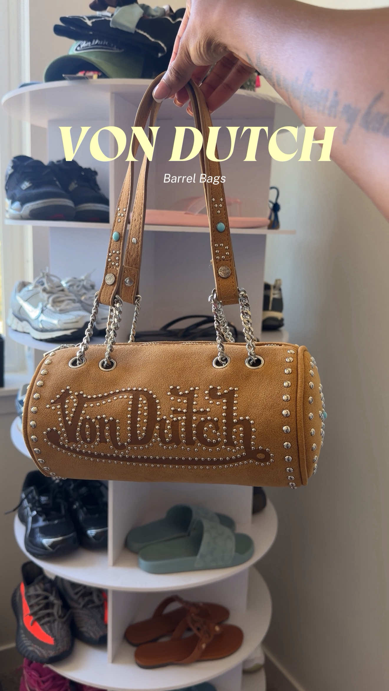 these Von Dutch barrel bags are the perfect purses😍😍so cute and so many colors!! #dealsforyoudays #vondutch #barrelbags #pursetok 
