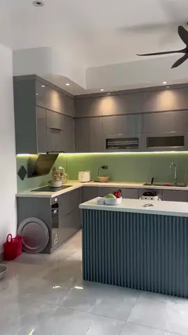 Tủ bếp inox cánh kính cường lực #xuhuongtiktok #tubephiendai #inoxcanhkinh #tubepdep #vachtivi 