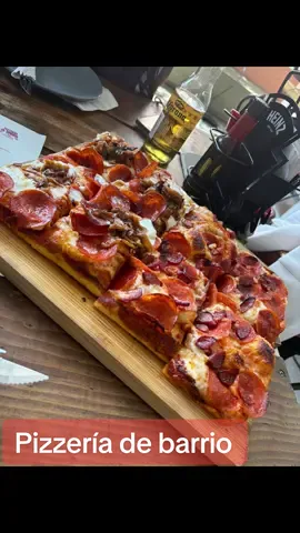 PIZZERÍA DE BARRIO 🍕Lugarcitos para ir con tus amigas ✨ #pizzas #comida #lugares #restaurantes #fyp  @Pizzeria De Barrio 