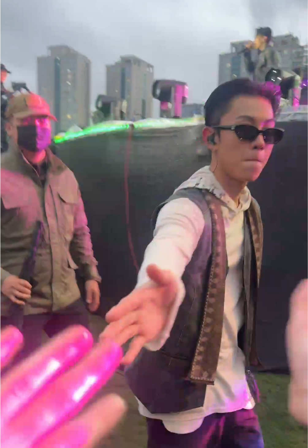 hey bro 😟😟 #lngshot #lngshot4sho #ryul #viral btw woojin is so handsome… ryul, louis and ohyul too 🫶🫶🫰🫰super concert mongolia 260620