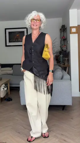 Saw a fringe belt in Zara, didn’t buy it… then found a much cheaper one on Amazon. 😂 Added the yellow bag, matched it with the yellow-tinted glasses and suddenly the outfit felt a lot more me. 💛 Now who’s ready for next week’s heatwave? 🥵😬 #inspostyle #outfitinspo #silverhair 