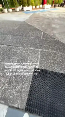 Tidak semua yang di hati bisa diungkapkan, maka tuhan menciptakan air mata,senyum dan doa#beranda #4u #fyp