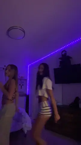 100 twerks later 🥹 @ℰℳℳ𝒴❦ᥫ᭡ 