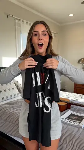 Vintage tee alert 🚨 I love Jesus & I’m *so* proud of it 😍 Effortless streetwear vibes ✨ #DealsforYouDays #JesusTee #VintageStreetwear #TikTokMadeMeBuyIt #ChristianFashion #JesusLoverGift #ChristianGift #FaithFashion #CottonTee #EverydayCasualOutfit