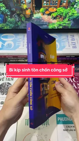 Mỗi môi trường làm việc đều có những nguyên tắc riêng, và việc hiểu chúng sớm thường giúp hành trình nghề nghiệp trở nên thuận lợi hơn. Cuốn sách “Bí kíp sinh tồn chốn công sở” mang đến cách tiếp cận rõ ràng về kỹ năng làm việc, giao tiếp và tổ chức công việc để bạn không rơi vào trạng thái quá tải. Thay vì làm nhiều nhưng thiếu định hướng, cuốn sách gợi mở cách làm việc có mục tiêu và biết tối ưu nguồn lực cá nhân. Khi bạn hiểu mình nên tập trung vào điều gì và phát triển ra sao, công việc sẽ dần trở thành cơ hội để hoàn thiện bản thân thay vì chỉ là những nhiệm vụ lặp lại. #1day1bookk #moingaymottrangsach #BookTok #sachhay #trichdanhay 